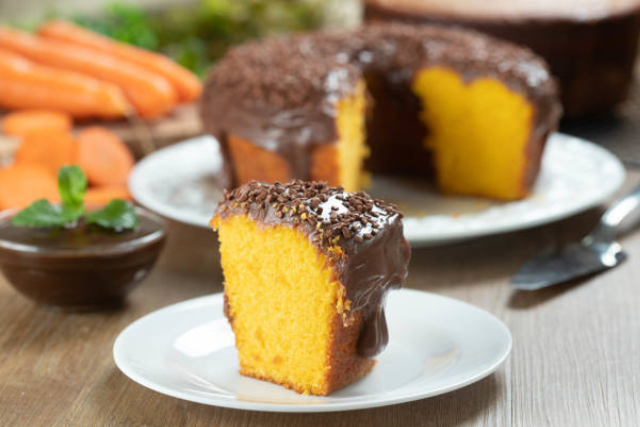 Receita de Bolo de Cenoura com Cobertura de Chocolate