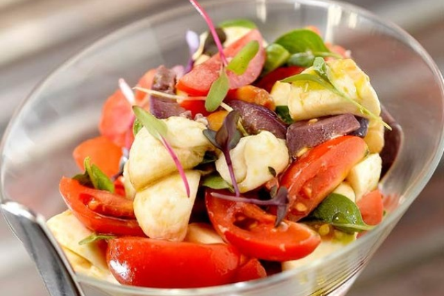 Receitas de Saladas Refrescantes e Nutritivas para o Verão