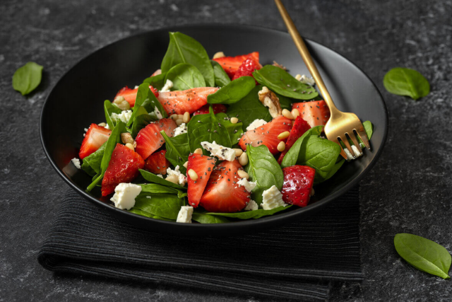 Receitas de Saladas Refrescantes e Nutritivas para o Verão